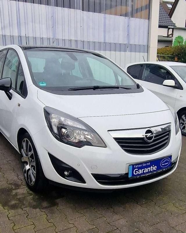 Weiss Gebraucht 2013 Opel Meriva Color Edition Van / Kleinbus | 4.950 € (Guter Preis) - Bild 1/4
