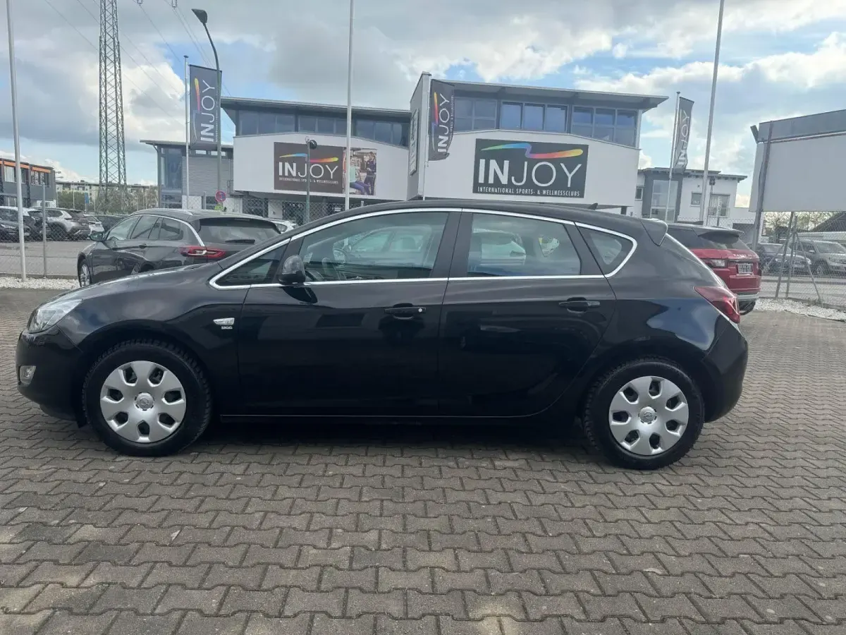 Gebraucht Opel Astra Sport 120 PS (88 kW) 2010 Schwarz Limousine