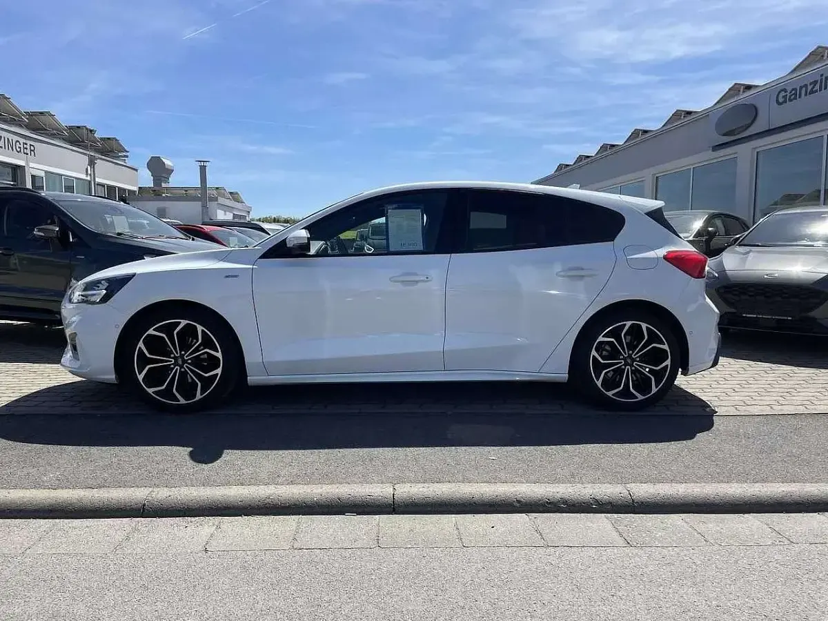Gebraucht Ford Focus ST-Line 182 PS (133 kW) 2019 Frostweiß Limousine
