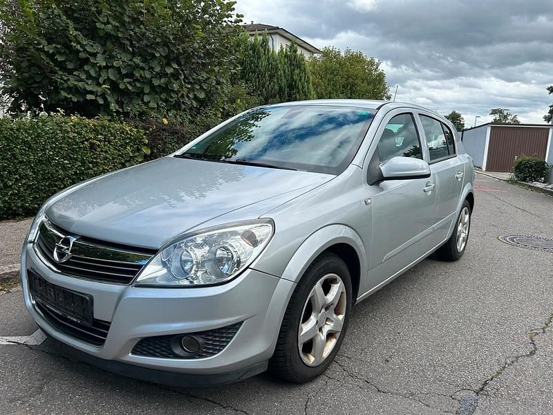 Silber Gebraucht 2008 Opel Astra Limousine | 2.100 € - Bild 1/4