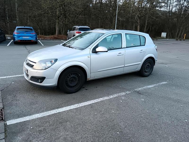 Gebraucht Opel Astra 105 PS (77 kW) 2006 Silber Limousine