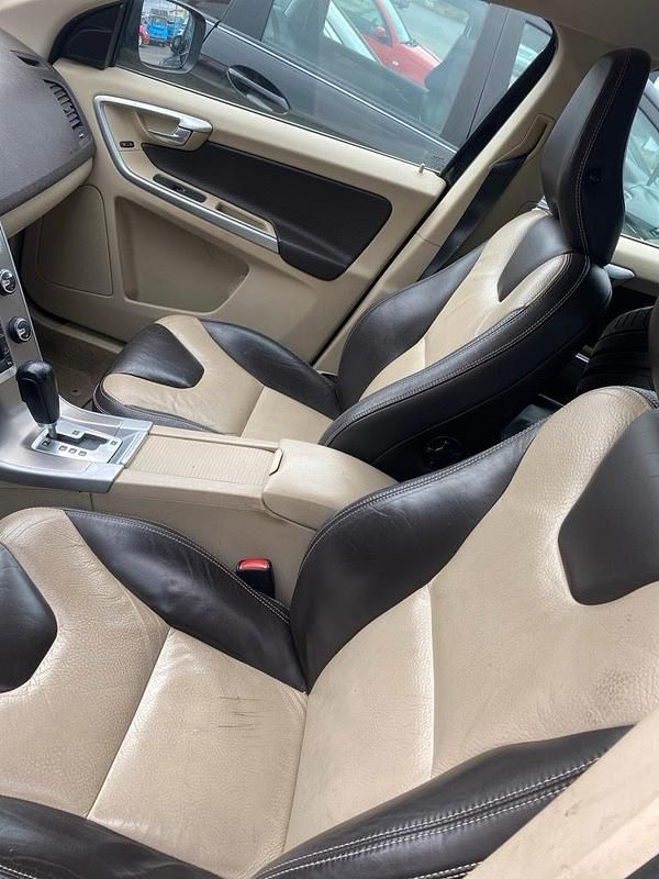 Gebraucht Volvo XC60 163 PS (119 kW) 2011 Schwarz SUV