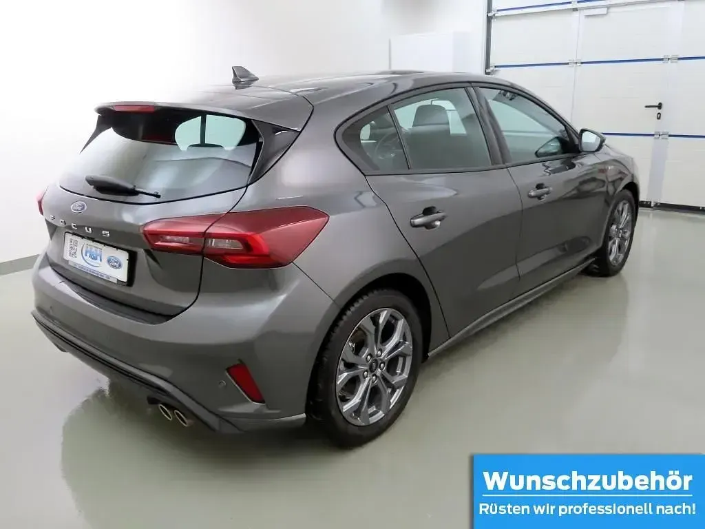 Używany Ford Focus ST-Line 155 KM (114 kW) 2024 Szary Sedan/Limuzyna