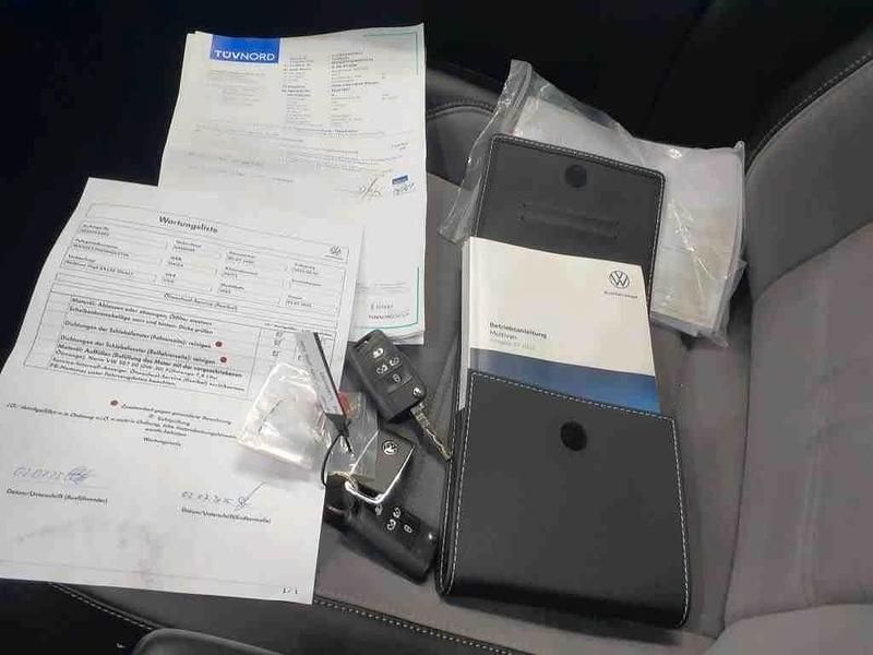 Gebraucht VW Multivan Highline 204 PS (150 kW) 2022 Deep black perleffekt Van