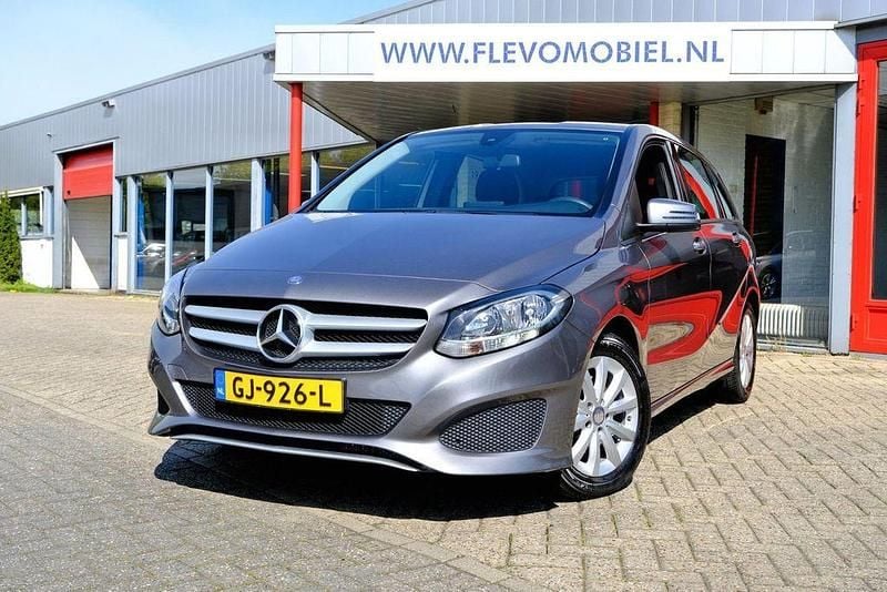 Gebraucht Mercedes B180 122 PS (89 kW) 2015 Grau Van / Kleinbus