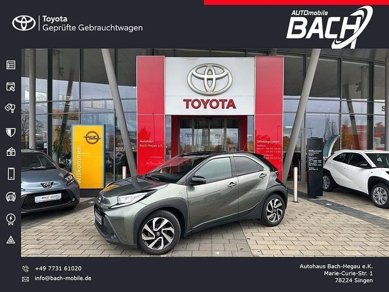Grün Gebraucht 2023 Toyota Aygo Connect Style Kleinwagen | 15.890 € (Fairer Preis) - Bild 1/4