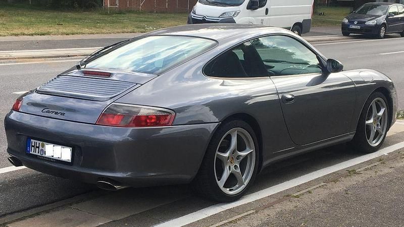 Grau Gebraucht 2002 Porsche 911 Carrera Coupé | 34.996 € (Fairer Preis) - Bild 1/4