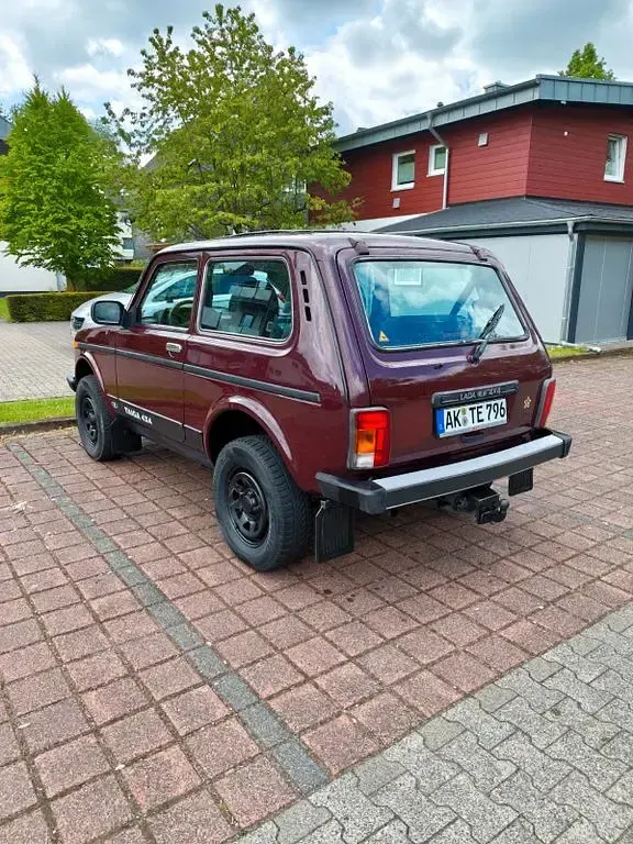 Gebraucht Lada Taiga 83 PS (61 kW) 2014 Rot SUV