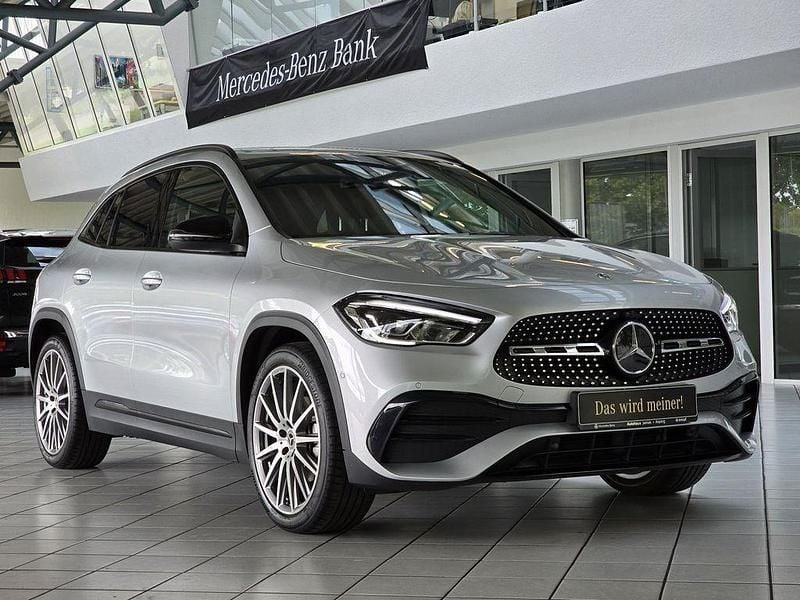 Iridiumsilber lack Gebraucht 2023 Mercedes GLA200 AMG line SUV | 39.850 € (Etwas zu teuer) - Bild 1/4