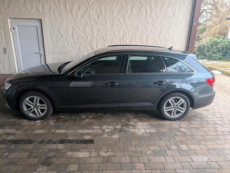 Gebraucht Audi A4 Comfort 150 PS (110 kW) 2017 Grau Kombi
