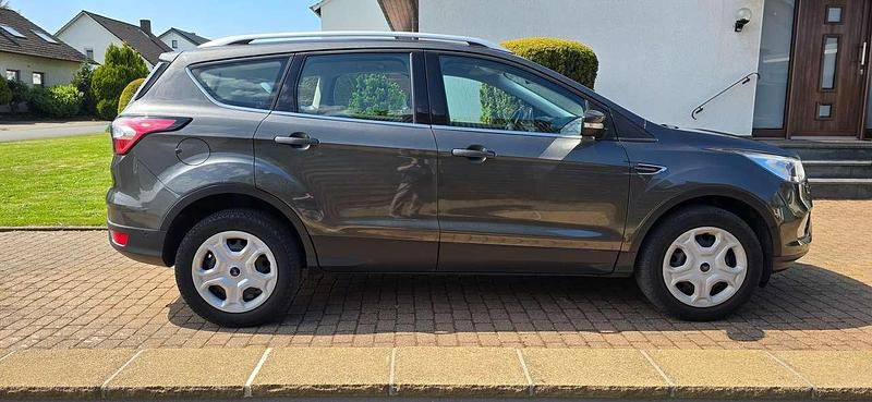 Silber Gebraucht 2019 Ford Kuga SUV | 14.800 € (Guter Preis) - Bild 1/4