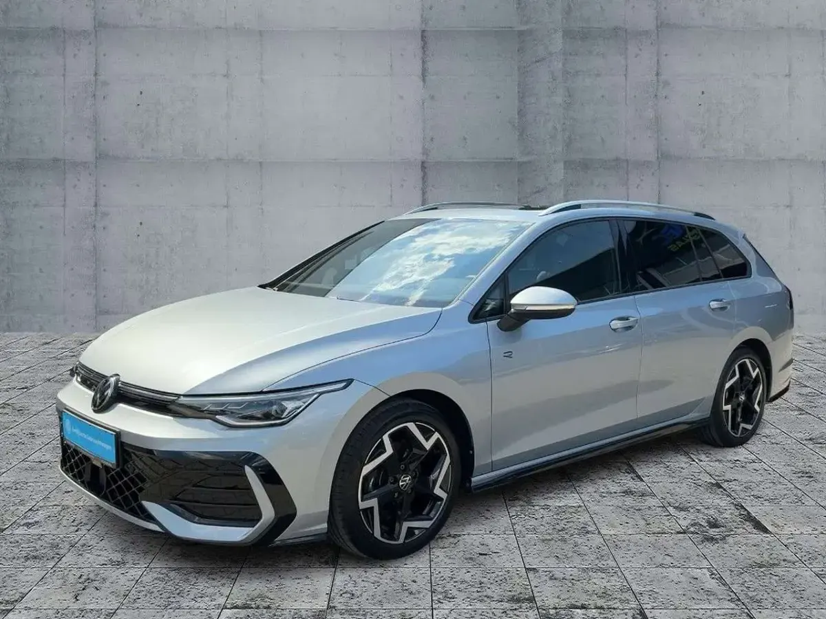 Gebraucht VW Golf VIII R-line 150 PS (110 kW) 2025 Silber Kombi