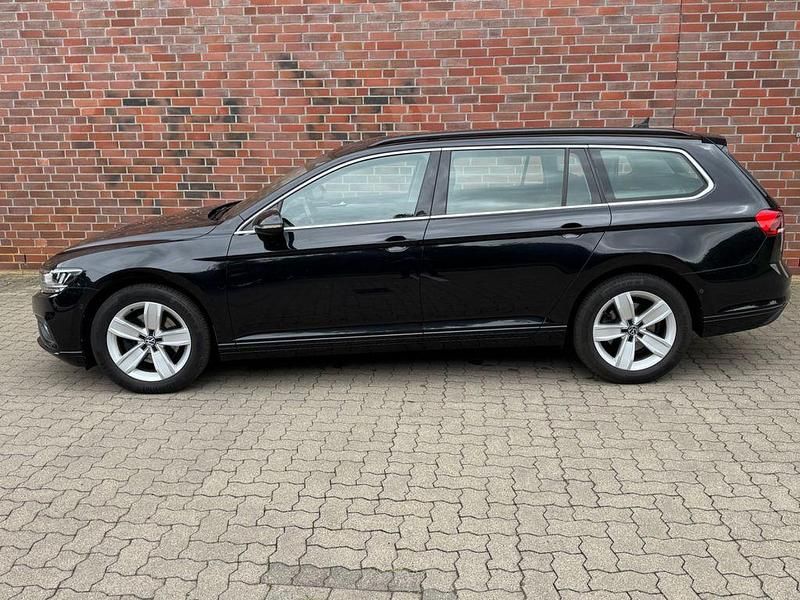 Schwarz Gebraucht 2019 VW Passat Comfortline Kombi | 19.990 € (Fairer Preis) - Bild 1/4