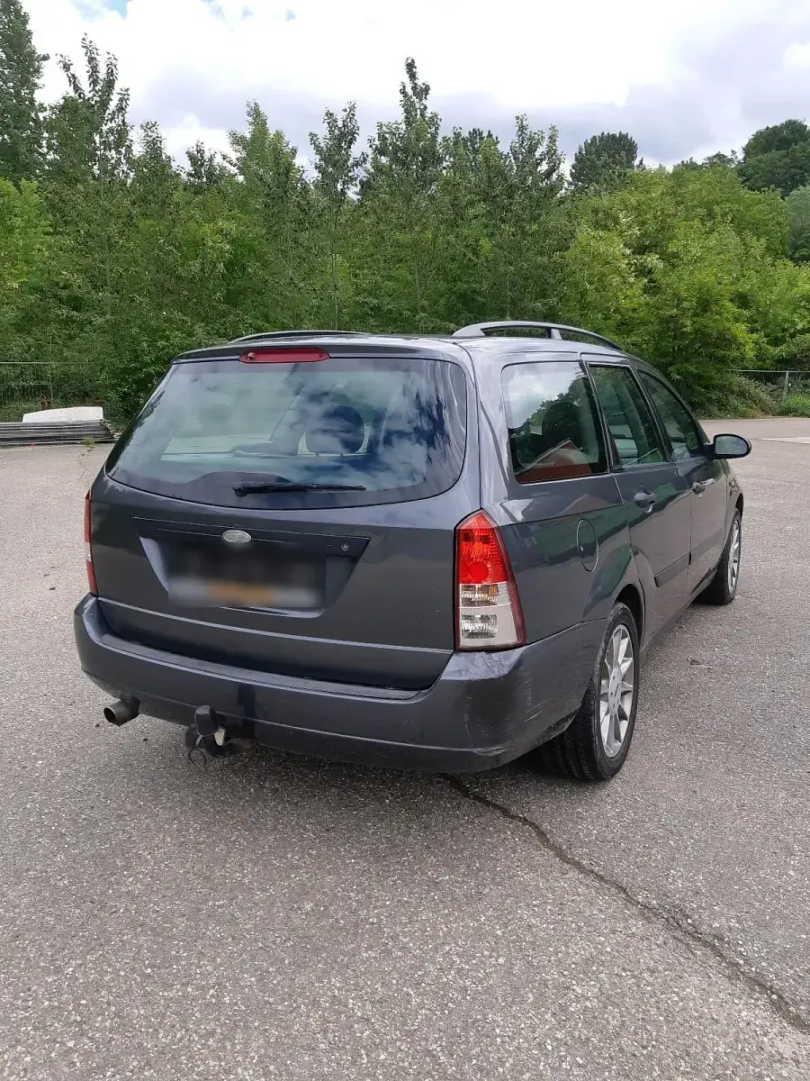 Usata Ford Focus 131 CV (96 kW) 2002 Grigio Station wagon