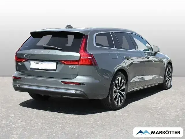 Gebraucht Volvo V60 Plus 455 PS (334 kW) 2025 Gruen Kombi
