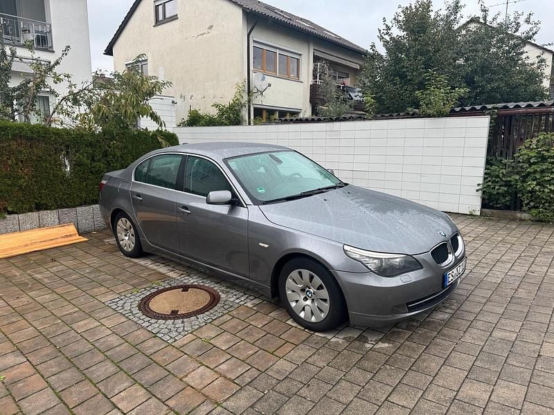Silber Gebraucht 2009 BMW 520 Limousine | 4.499 € (Guter Preis) - Bild 1/4