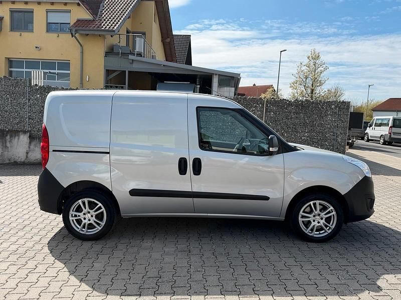 Usado Opel Combo 95 HP (69 kW) 2014 Cinzento Monovolume