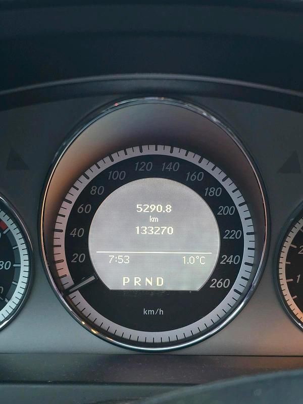 Używany Mercedes C250 210 KM (154 kW) 2011 Srebrny Sedan/Limuzyna