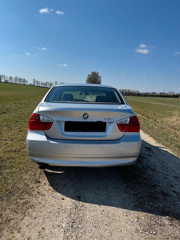 Gebraucht BMW 320 150 PS (110 kW) 2005 Silber Limousine