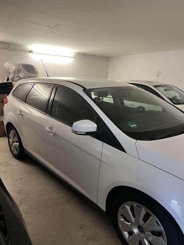 Gebraucht Ford Focus Trend 116 PS (85 kW) 2011 Weiß Kombi