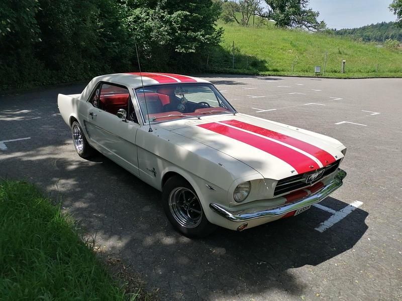 Beige Gebraucht 1965 Ford Mustang Limousine | 34.000 € - Bild 1/4