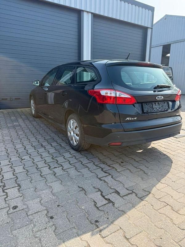 Gebraucht Ford Focus 105 PS (77 kW) 2013 Schwarz Kombi