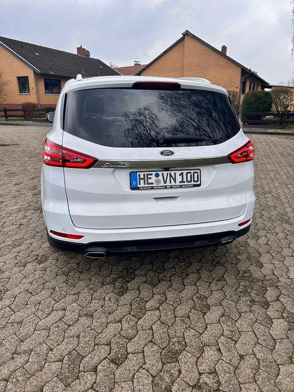 Gebraucht Ford S-MAX Titanium 179 PS (131 kW) 2017 Weiß Van / Kleinbus