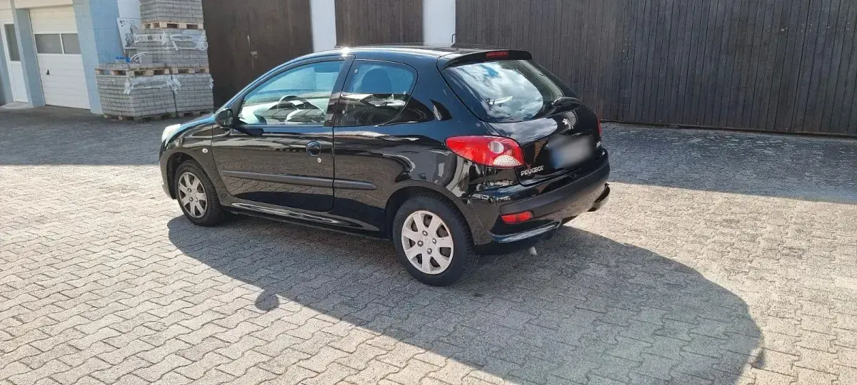 Gebraucht Peugeot 206 60 PS (44 kW) 2010 Schwarz Limousine