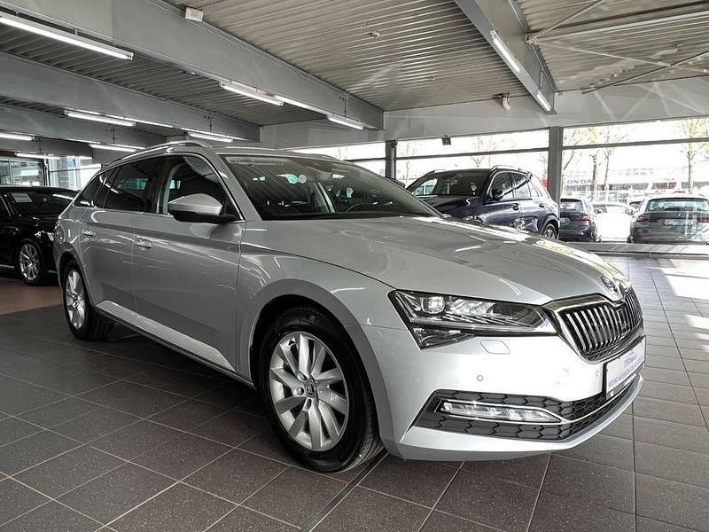 Gebraucht Skoda Superb Style 150 PS (110 kW) 2022 Brilliantsil Kombi