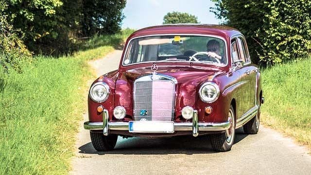 Gebraucht Mercedes 220 116 PS (85 kW) 1959 Rot Limousine