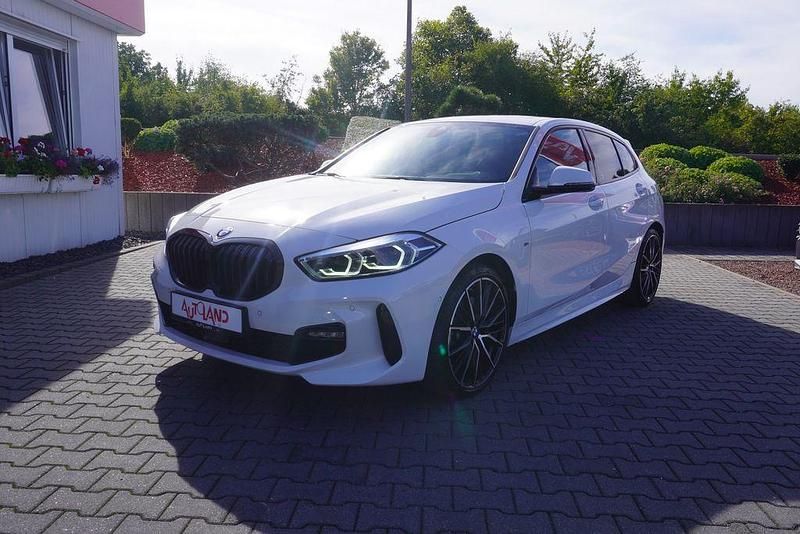 Alpinweiss iii Gebraucht 2021 BMW 120 M Sport Kleinwagen | 31.890 € (Etwas zu teuer) - Bild 1/4