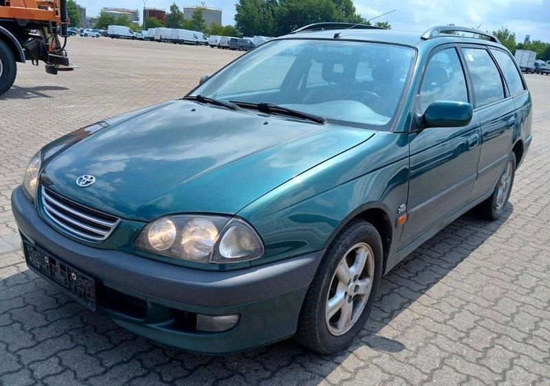 Grün Gebraucht 2000 Toyota Avensis Sol Kombi | 1.799 € - Bild 1/4