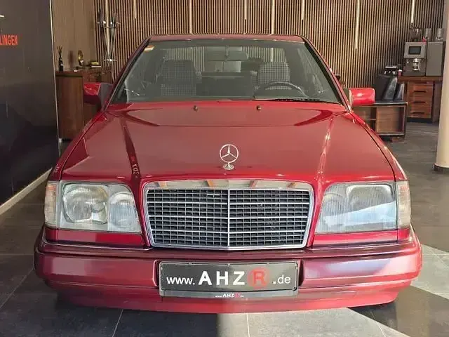 Gebraucht Mercedes E220 150 PS (110 kW) 1993 Rot Coupé