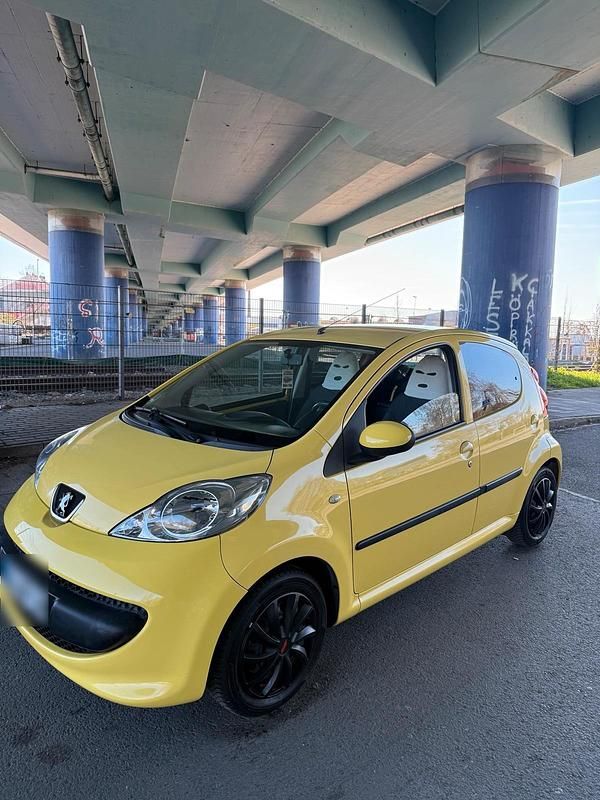 Gebraucht Peugeot 107 68 PS (50 kW) 2005 Gelb Kleinwagen