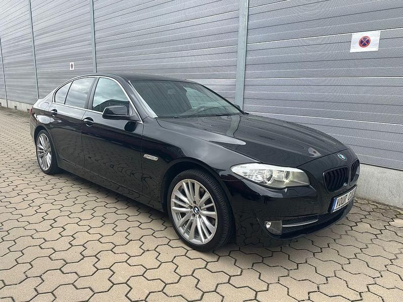 Schwarz Gebraucht 2011 BMW 520 Limousine | 9.999 € (Guter Preis) - Bild 1/4