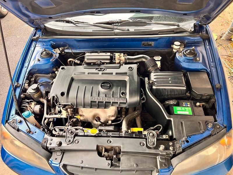 Blau Gebraucht 2004 Hyundai Elantra GLS Limousine | 1.400 € - Bild 1/4