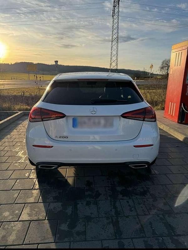 Gebraucht Mercedes A200 163 PS (119 kW) 2021 Weiß Kleinwagen