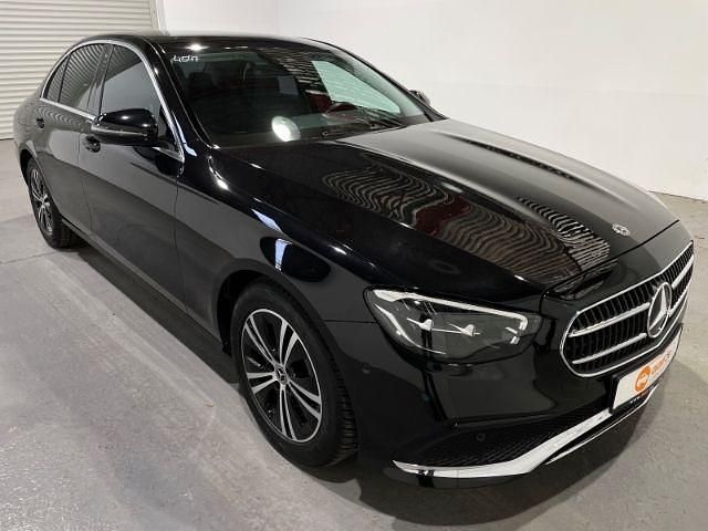 Gebraucht Mercedes E200 197 PS (144 kW) 2020 Schwarz Limousine
