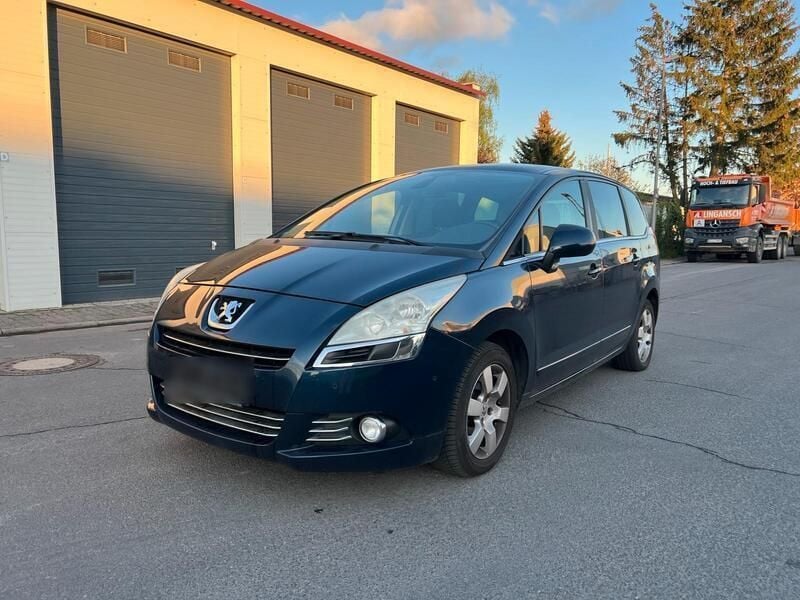 Blau Gebraucht 2010 Peugeot 5008 Van / Kleinbus | 3.900 € - Bild 1/4