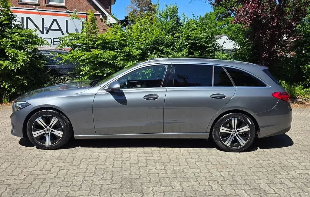 Gebraucht Mercedes C180 Avantgarde 170 PS (125 kW) 2023 Grau Limousine