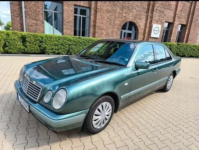 Second-hand Mercedes E230 150 CP (110 kW) 1996 Verde Berlinǎ