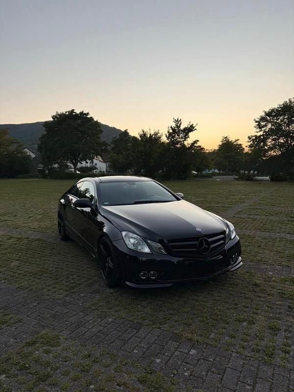 Gebraucht Mercedes E500 388 PS (285 kW) 2009 Schwarz Coupé