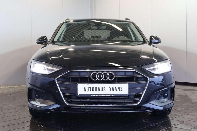 Używany Audi A4 150 KM (110 kW) 2022 Czarny Kombi