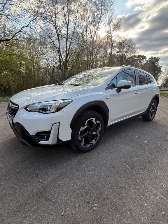 Weiß Gebraucht 2021 Subaru XV Platinum SUV | 24.500 € (Guter Preis) - Bild 1/4