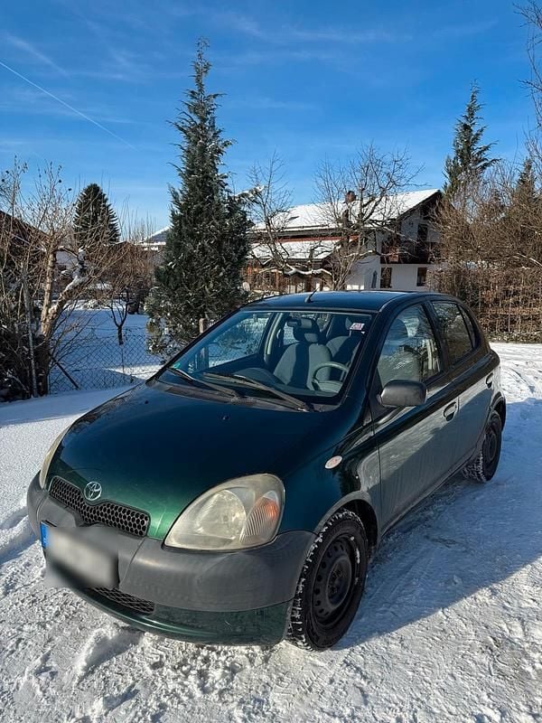 Grün Gebraucht 2003 Toyota Yaris Kleinwagen | 2.190 € (Fairer Preis) - Bild 1/4