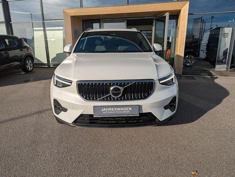 Gebraucht Volvo XC40 Core 163 PS (119 kW) 2024 Weiß SUV