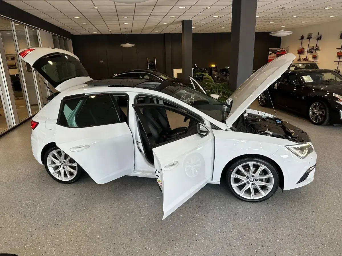 Używany Seat Leon Beats 150 KM (110 kW) 2018 Biały Sedan/Limuzyna