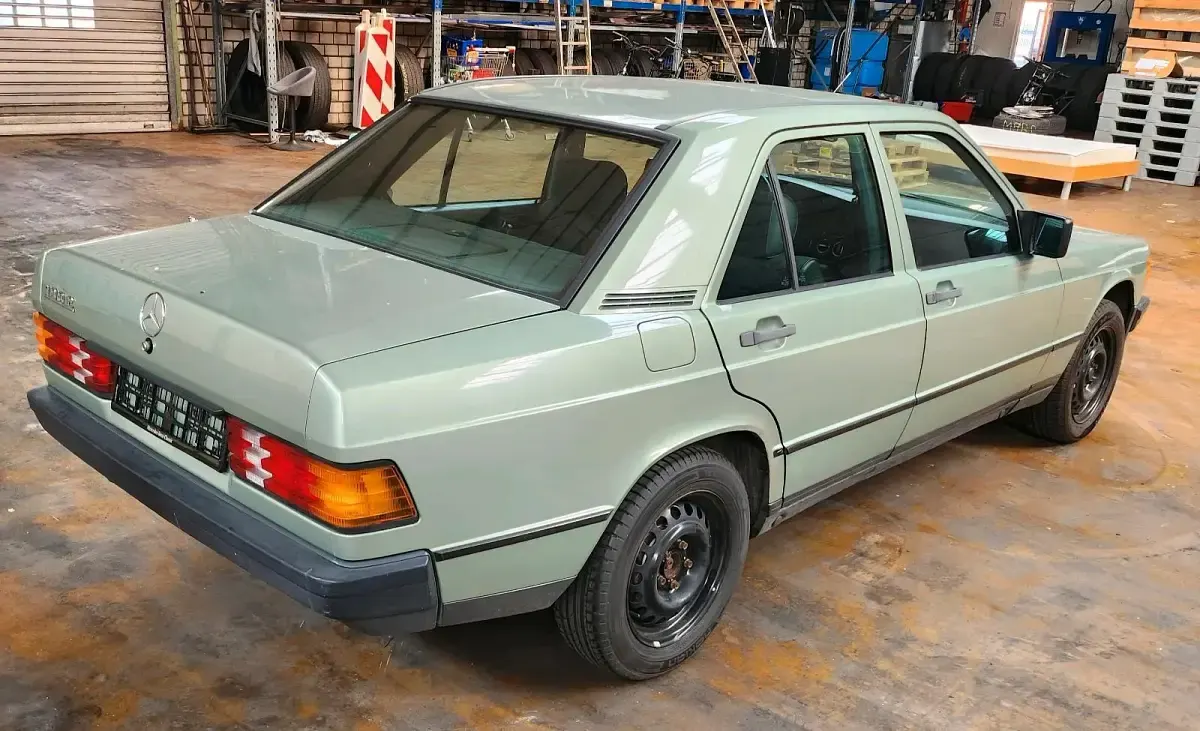 Gebraucht Mercedes 190 102 PS (75 kW) 1985 Grün Limousine