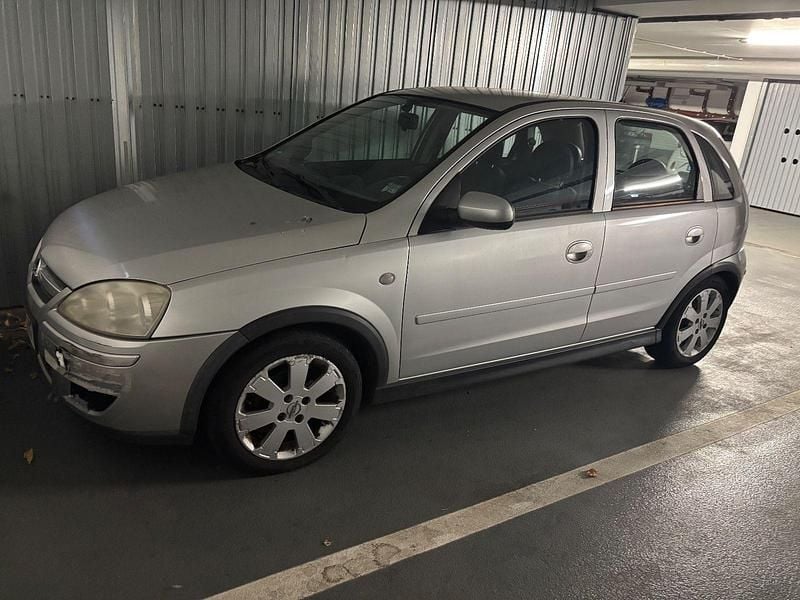Silber Gebraucht 2005 Opel Corsa Enjoy Limousine | 1.200 € (Guter Preis) - Bild 1/4