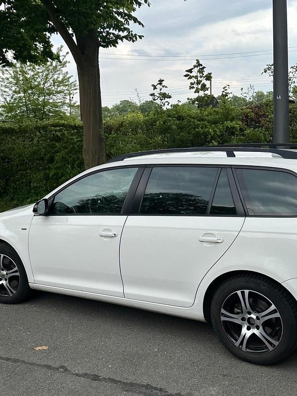 Weiß Gebraucht 2013 VW Golf VI Kombi | 4.000 € (Superpreis) - Bild 1/4